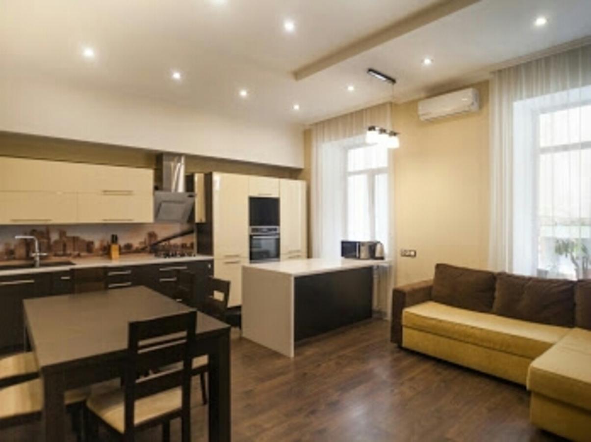 Апартаменты В Центре На Ришельевской Odessa Ngoại thất bức ảnh